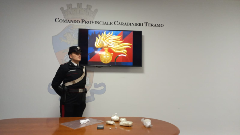 Tortoretano arrestato per spaccio: beccato a vendere cocaina a Sant'Egidio - Foto