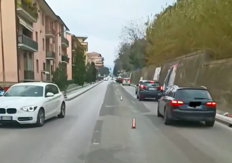 Ambulanza in codice rosso nel cantiere della ciclabile: in un video dell'autista le difficoltà - Foto