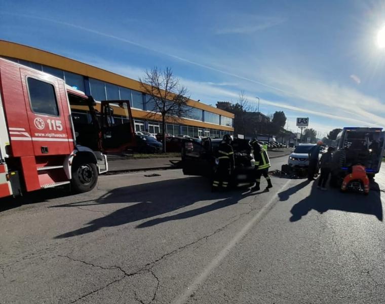 Incidente lungo la Bonifica del Salinello, due conducenti in ospedale - Foto