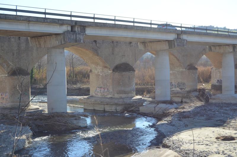 Sarà chiuso al traffico nella giornata di venerdì il ponte sull'Ancaranese - Foto