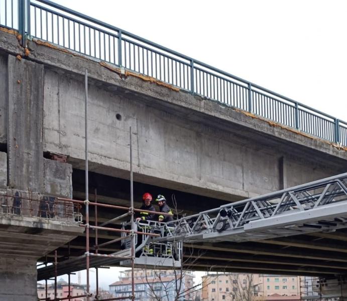 Ponte San Gabriele chiuso: il viadotto è interessato da lavori di ripristino e miglioramento sismico eseguiti dall'ANAS - Foto