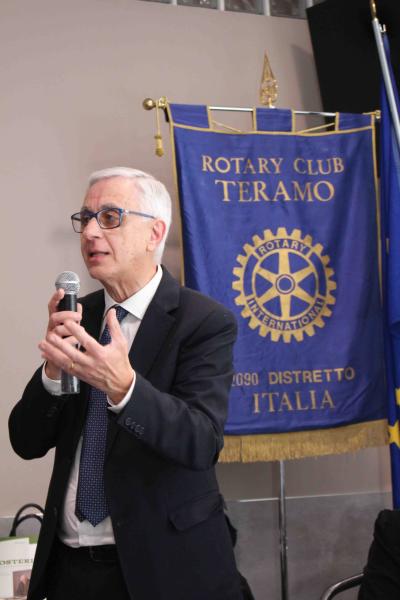 Presentato il libro “Il brindisi del poeta astemio” alla conviviale del Rotary Club Teramo - Foto