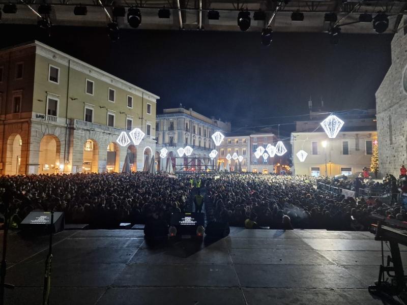 Settemila persone in piazza per il mega concerto di Max Pezzali - FOTO - Foto