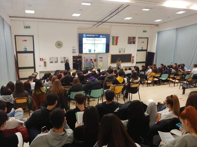 Peano Rosa di Nereto, gli alunni delle classi quinte senza viaggio d'istruzione: la segnalazione dei genitori - Foto