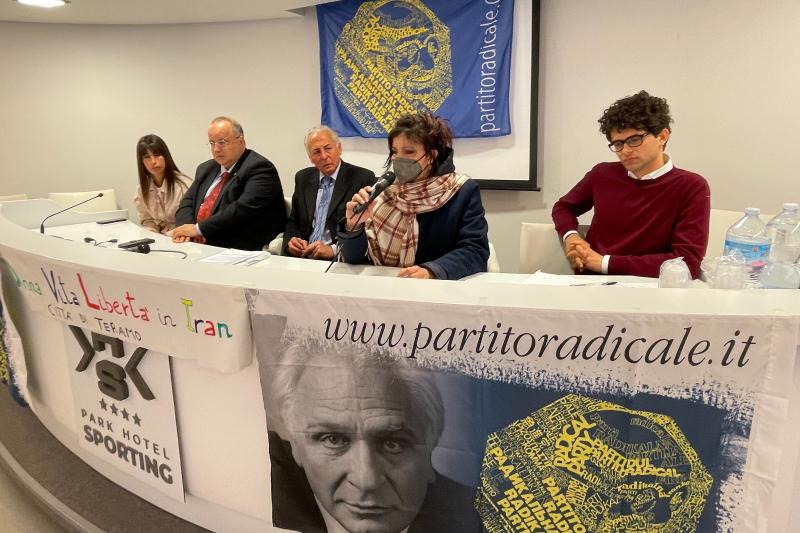 Teramo. Questa mattina la conferenza "Pasquetta in carcere" con il Partito Radicale e i tre candidati sindaci di Teramo - Foto