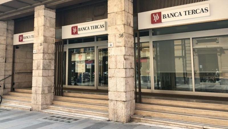 I dipendenti della Banca Popolare di Bari dichiarano lo sciopero - Foto