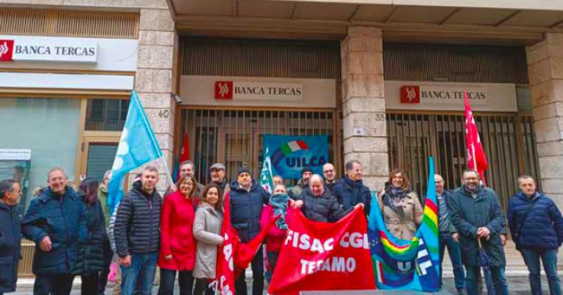 Banca Popolare di Bari in sciopero: i lavoratori chiedono un piano industriale e diverse condizioni economiche - Foto