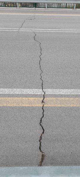 Ponte San Gabriele. ANAS: la fessurazione in questione riguarda un giunto che sarebbe stato realizzato successivamente - Foto