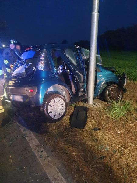 Incidente a Casoli di Atri, una 19enne finisce con l'auto contro un palo - Foto