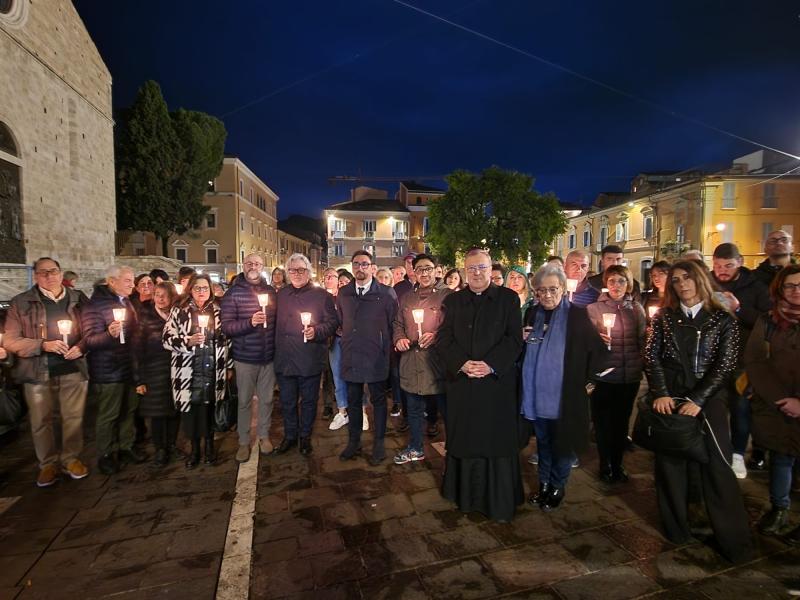 Ieri sera a Teramo, fiaccolata in memoria di Barbara Capovani - Foto