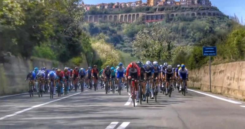 Gli ispettori di RCS Sport perplessi sulle strade di Silvi paese per il passaggio del Giro D'Italia - Foto