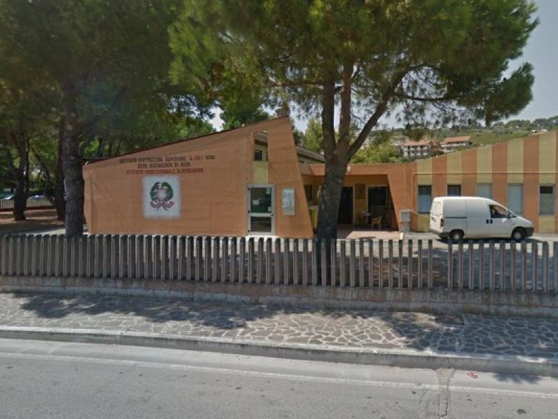 Silvi. Lunedì ritorno in classe per gli studenti dell'istituto alberghiero Zoli - Foto