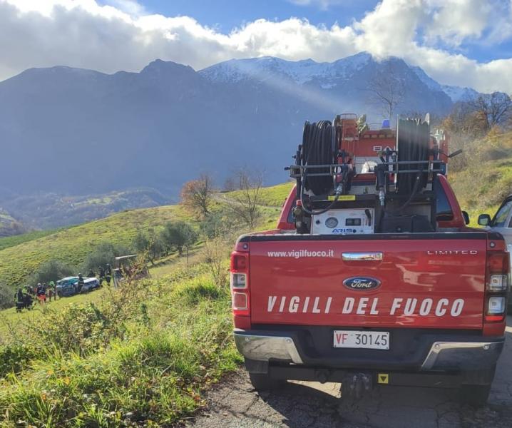 Arsita: l'auto esce di strada e finisce in un burrone. Muore una donna -VIDEO - Foto