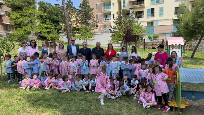 Mosciano. Lions Club dona 3 alberi alla scuola dell'infanzia - Foto