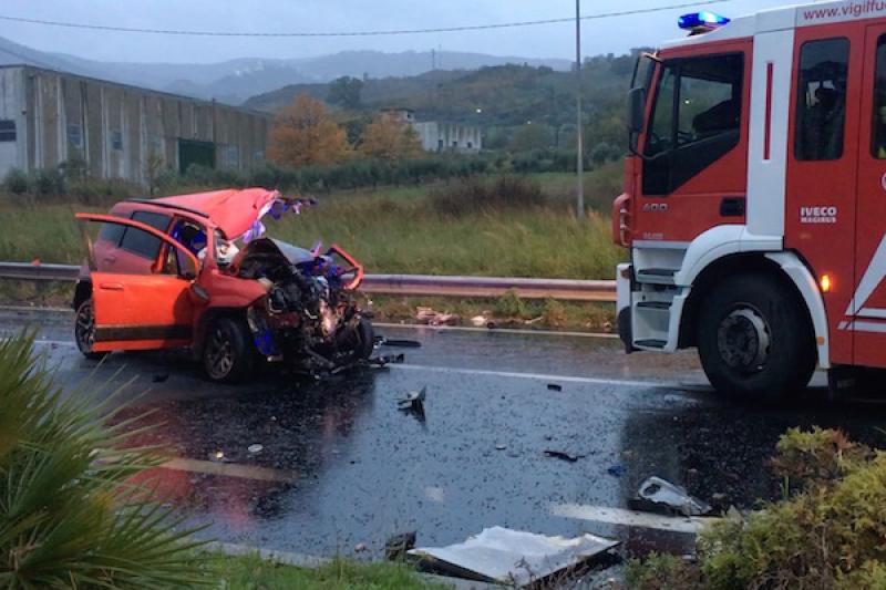 Due morti e 11 feriti: il bilancio di due incidenti sulla Trignina e in A14 nelle ultime ore - Foto