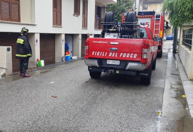 Maltempo in provincia di Teramo: l'acqua invade scantinati e sottopassi - Foto