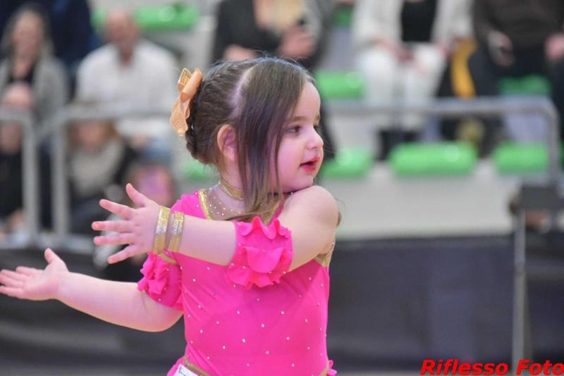 Nereto. La piccola Chiara protagonista delle gare di ballo a Rimini - Foto