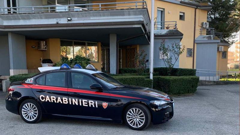 Martinsicuro. Danneggia due auto e minaccia i militari con un coltello: arrestato un 51enne - Foto