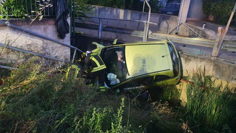 Martinsicuro. Si schianta con l’auto contro un guardrail: illeso il conducente - Foto