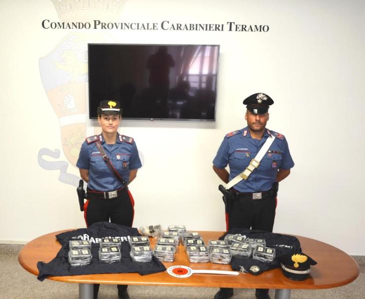 Teramo. Maxi sequestro di 20 chili di hashish - Foto