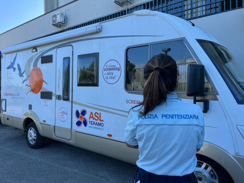 Questa mattina Il CAMPER ROSA a Castrogno - Foto