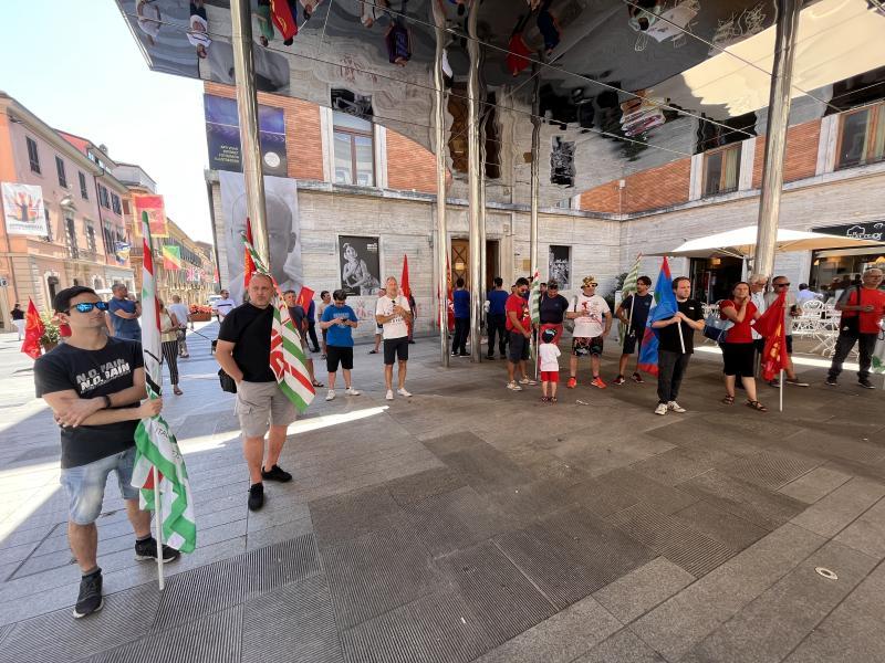 Positivo l'incontro tra sindacati metalmeccanici e prefettura. Boccanera: «La marcia del tubo non finirà mai» - Foto