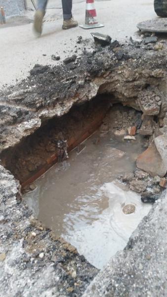 Rotta una conduttura del Ruzzo in via Del Baluardo a Teramo - Foto