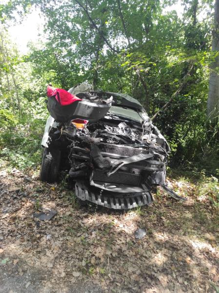 Incidente spettacolare in località Gattia: perde il controllo e sfonda il guardrail - Foto