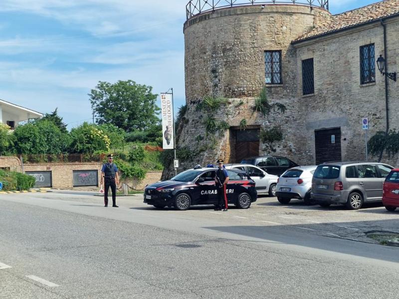 Droga, furti e guida in stato di ebrezza: i controlli dei carabinieri a Giulianova, Roseto e Mosciano - Foto