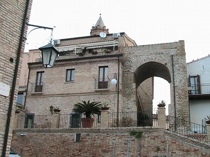 Montepagano. Isola pedonale da stasera al 20 agosto per vivere al meglio il borgo - Foto