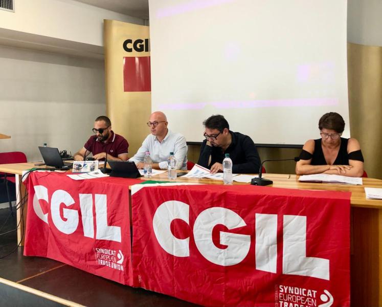 Reddito di cittadinanza, formazione e Social Card 2023: la Cgil presenta il rapporto sull'Abruzzo - Foto