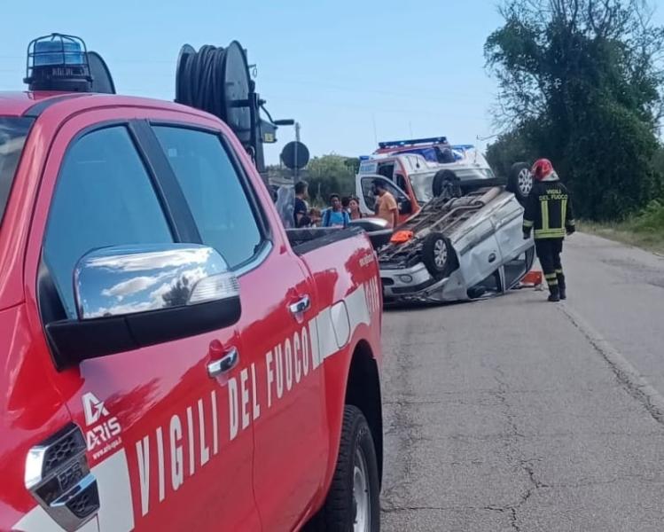 Incidente tra Mosciano e Giulianova: coinvolte due auto, una si ribalta - Foto