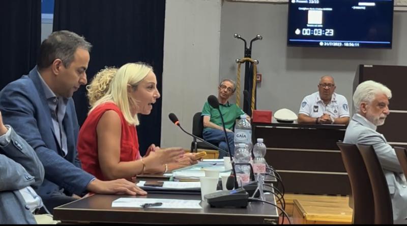 La consigliera Marroni: «A Teramo soldi per gli eventi ma non per il sociale» - Foto