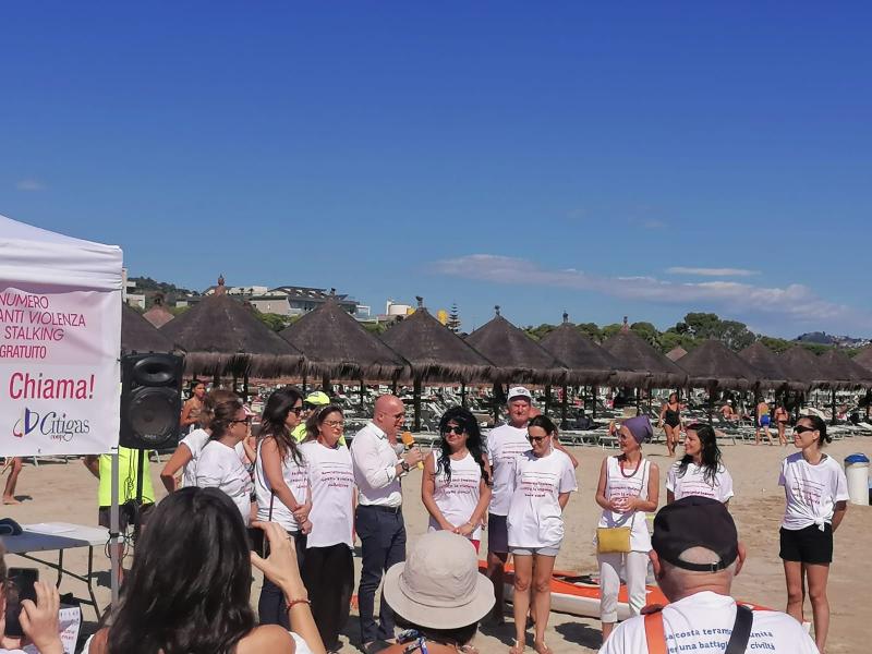 Donne “Insieme per Nereto”. Donne neretesi alla remata di Giulianova contro la violenza sulle donne - Foto