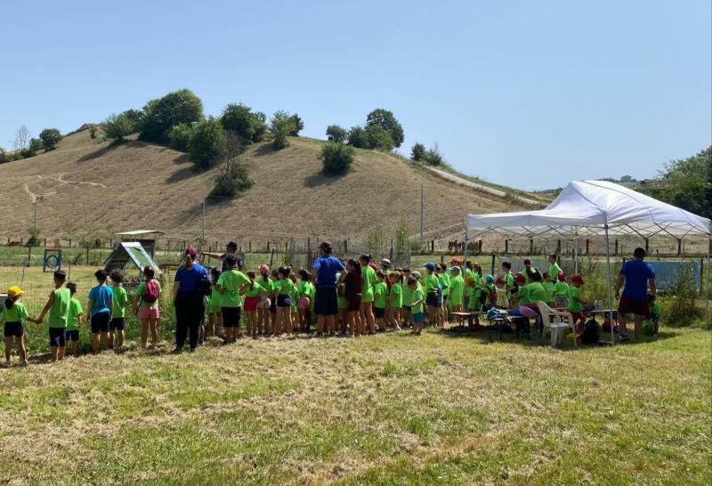 I genitori dei bimbi del Campus Bimbi a Bordo di Torano Nuovo ringraziano le maestre Erica e Lara - Foto