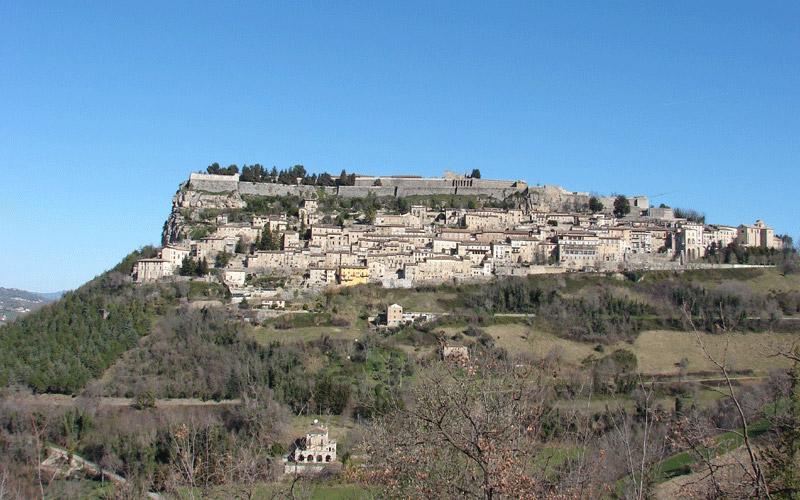 Civitella. La consigliera Vattilana: «In sette mesi 15mila turisti non sono all'altezza della fortezza» - Foto