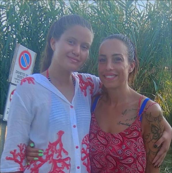 Silvi. Bagnina salva una ragazza in preda al mare mosso - Foto