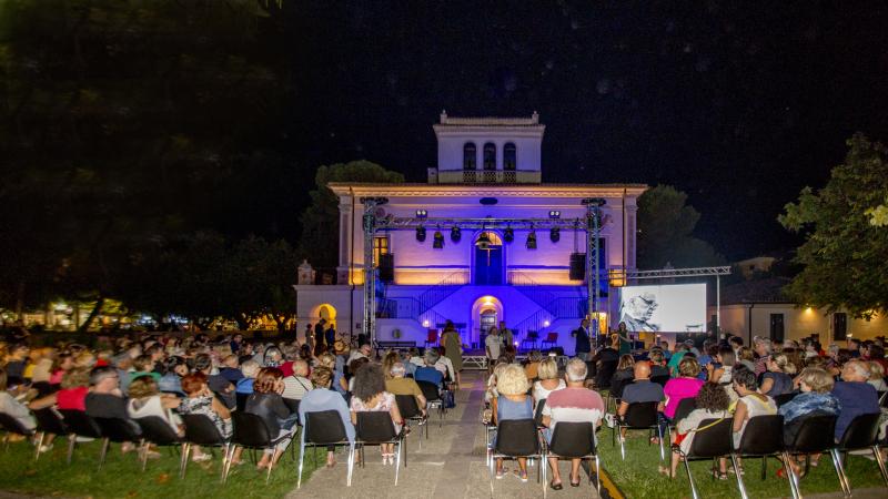 A Pineto concluso con successo il Caffè Letterario - Foto