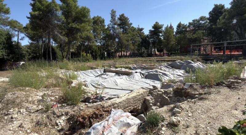 All'abbandono il sito archeologico di largo Madonna delle Grazie: dipinti e mosaici sotto ai teli - Foto