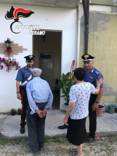 Truffe agli anziani via WhatsApp. I carabinieri di Teramo invitano a prestare attenzione - Foto