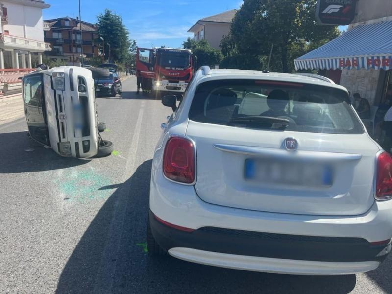 Sant'Egidio. Scontro frontale tra due auto: una si ribalta - Foto