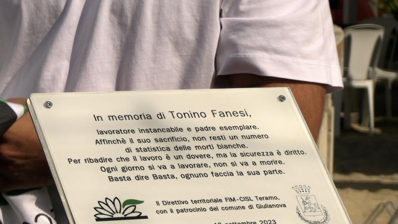 Giulianova. Oggi la targa in memoria di Tonino Fanesi, morto sul lavoro lo scorso anno - Foto