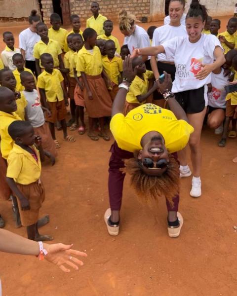 I bambini in Kenya cantano Cicirinella teneva teneva - Foto