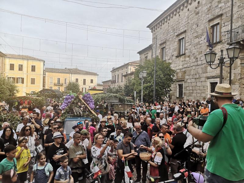 Grande successo per la festa dell'uva di Atri - Foto