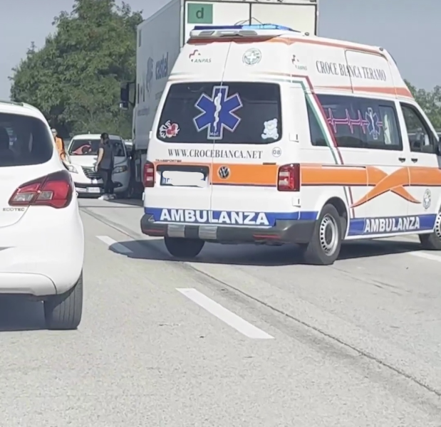 Incidente sulla Teramo mare. Coinvolte diverse autovetture - Foto