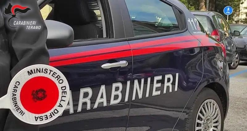 Minacciano e derubano un imprenditore di Tortoreto: in arresto in 5 per estorsione con metodo mafioso - Foto