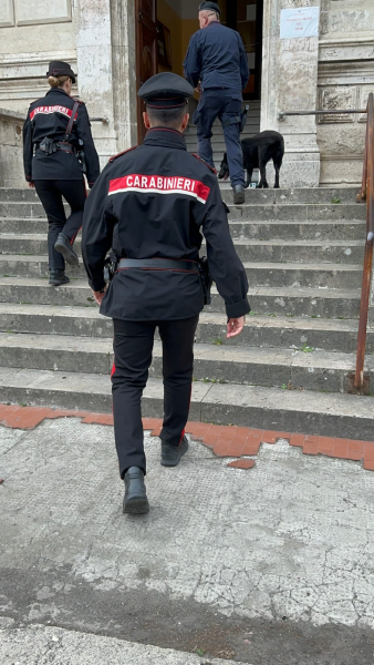 Carabinieri Teramo. Controlli antidroga nelle scuole - Foto