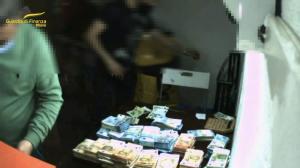 Narcotraffico tramite un servizio bancario: 58 arresti tra Italia e Spagna. C'è anche Teramo - Anteprima Youtube