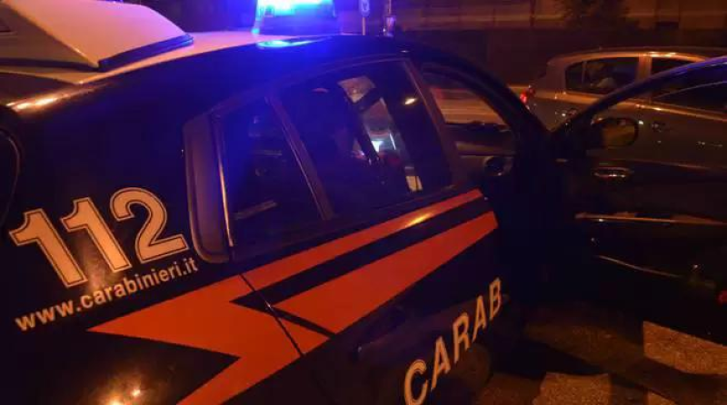 Giulianova. Infastidisce i clienti di un bar: intervengono i carabinieri e li aggredisce - Foto