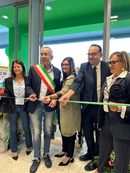 Inaugurato questa mattina il nuovo supermercato Tigre di Atri - Foto